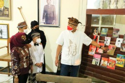 Ganjar Pranowo Napak Tilas Sekolah Soekarno Kecil di Kota Mojokerto