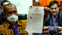 Resmi Tersangka, Hakim dan Panitera PN Surabaya Diberhentikan Sementara