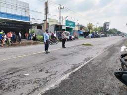 2 Sepeda Motor Adu Banteng di Magetan, 1 PNS Tewas