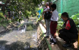 Siswa SD Temukan Jenazah Janin Bayi Mengapung di Sungai Kutisari Surabaya