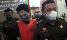 Tampang Joddy, Sopir Mendiang Vanessa Angel saat Resmi Jadi Tahanan Kejaksaan