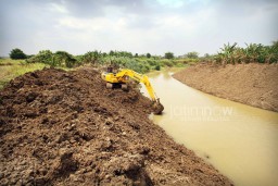 Sungai Kali Lamong, Gresik Dikeruk Lebih Awal