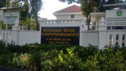 Polisi Limpahkan Berkas Lima Tersangka Pengeroyokan Santri ke Kejari Mojokerto