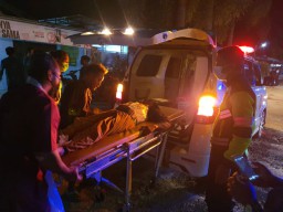 Pengendara Motor Terperosok Jalan Berlubang di Ponorogo, 1 Orang Kritis