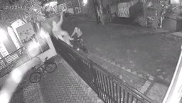 Gondol Dua Sepeda Balap Rp 30 Juta, Maling di Sidoarjo Terekam CCTV
