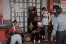 11 Napi Balon Udara Keluar Rutan Ponorogo, Keluarga Sujud Syukur
