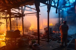 Pasar Sidayu Gresik Terbakar, Ratusan Lapak Hangus