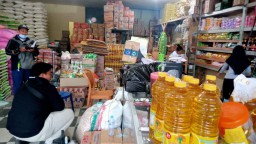 Pedagang di Kota Batu Keluhkan Penyeragaman Harga Minyak Goreng