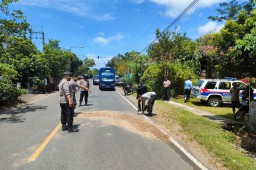 Jatuh Bersama Motornya, Pelajar SMP di Pacitan Tewas Tertabrak Truk TNI AU