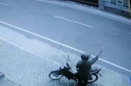 Pemotor Acungkan Benda Diduga Pistol, Warga di Kota Batu Semburat