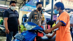 Aksi Kocak Bujang Lapuk Pencuri Motor Mogok di Surabaya