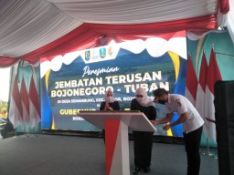 Jembatan Kare Penghubung Bojonegoro-Tuban Resmi Beroperasi untuk Umum