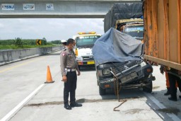 Pikap Seruduk Truk di Tol Ngawi, Satu Orang Dilaporkan Kritis