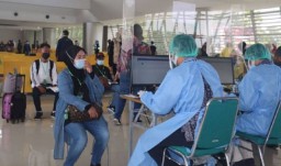 129 PMI Jatim Pulang dari Malaysia, 2 Positif Covid-19