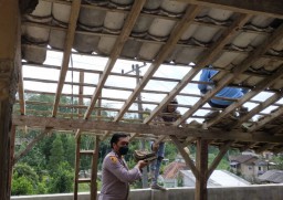 Rumah di Ponorogo Roboh Diterjang Hujan Angin