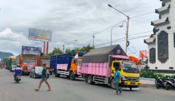 Sopir di Banyuwangi Demo Tolak ODOL, Kerahkan Truk Blokade Pelabuhan Ketapang