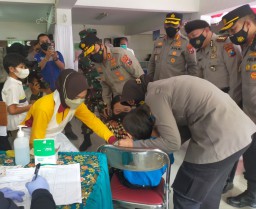 200 Siswa SD Santa Clara Surabaya Ikuti Vaksin Merdeka Anak Polda Jatim