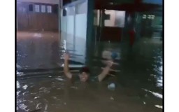 Diterjang Banjir 1 Meter Lebih, Warga Satu Dusun di Pasuruan Diungsikan
