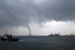 Penampakan Waterspout di Perairan Paiton, Probolinggo
