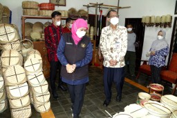 Gubernur Jatim Dorong UMKM Jatim Tembus Pasar Global Melalui Desa Devisa