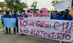Tolak Maraknya Galian C Ilegal, PMII Geruduk Polres Mojokerto