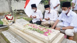 DPC Gerindra Kota Surabaya Ziarah ke Makam Ketum Pertama Partai
