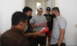 Kejari Tanjung Perak Eksekusi Terpidana Penipuan Jual-Beli Kayu Rp3,6 M