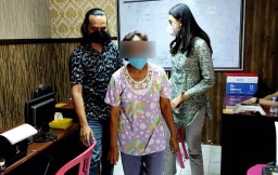 Emak-emak di Pacitan Aniaya Seorang Nenek, Pelaku: Saya Sakit Hati