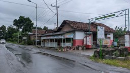 Keluarga di Mojokerto Diteror Orderan Fiktif, Karangan Bunga hingga Batu Nisan