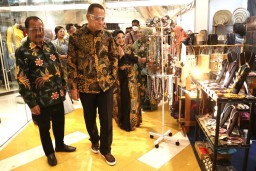 Jelang Satu Tahun Eri Cahyadi-Armuji, Sukses jadi Motor Penggerak Ekonomi