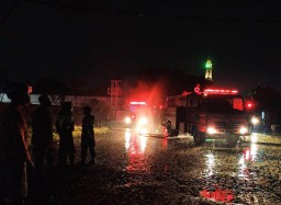 Kantor Pabrik Keramik di Sidoarjo Terbakar