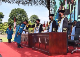 KSAD Pimpin Wisuda D4 Poltekad TNI AD