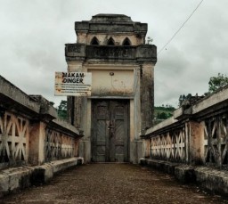 Misteri Hantu Kepala Buntung dan Noni Belanda di Makam Mister Dinger Kota Batu