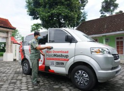 Utamakan Pelayanan Warga, Mas Dhito Bagikan Mobil Siaga untuk Desa