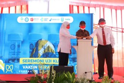 Khofifah Ajak Masyarakat Jadi Relawan Vaksin Merah Putih