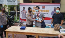Driver Ojol yang Turut Gagalkan Penjambretan HP di Surabaya Diganjar Penghargaan