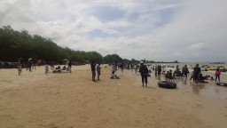 Kasus Covid-19 Meningkat, Pengunjung Wisata Pantai Dalegan Gresik Merosot