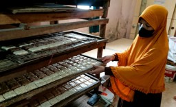 Harga Kedelai Naik, Perajin Tempe di Gresik Tak Mau Mogok Produksi