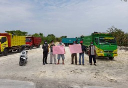 Proyek Pengurukan Lahan Perumahan di Gunung Anyar Timur Surabaya Diprotes Warga