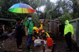 Diterjang Puting Beliung, Belasan Rumah hingga Kandang Ternak di Pasuruan Rusak