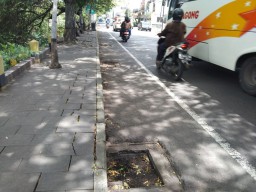 Puluhan Grill Besi Penutup Drainase di Kota Batu Raib, Bahayakan Pengendara