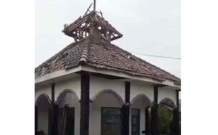 Atap Musala di Pasuruan Rusak Tersambar Petir
