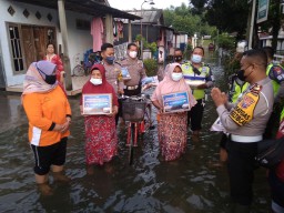 Banjir di Jatigedong Ploso Mulai Surut, Bantuan untuk Warga Terus Mengalir