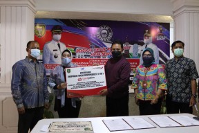 Bank Jatim Serahkan CSR Kepada Pemerintah Kota Madiun