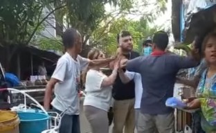 Waspada, 3 Bule Berkeliaran Diduga Tipu Pedagang Kota Pasuruan