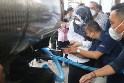 Bupati Mojokerto Ikfina Tinjau Pendistribusian Minyak Goreng Curah