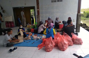 7 Desa di Ploso, Jombang Terendam Banjir, Makan Warga Bergantung Pada Dapur Umum