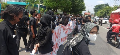 Demo Mahasiswa Tuntut Tangkap Mafia Migor Sambut Wapres Ma'ruf Amin ke Ponorogo