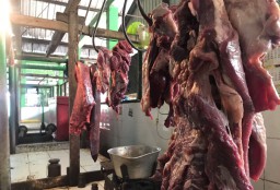Harga Daging Ayam dan Sapi di Pasar Sukodono Sidoarjo Merangkak Naik