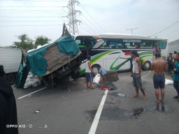 Kecelakaan Tol Dupak, Peziarah Depresi Rebut Setir karena Ingin Mati Bersama